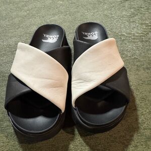SOREL Black and White slides